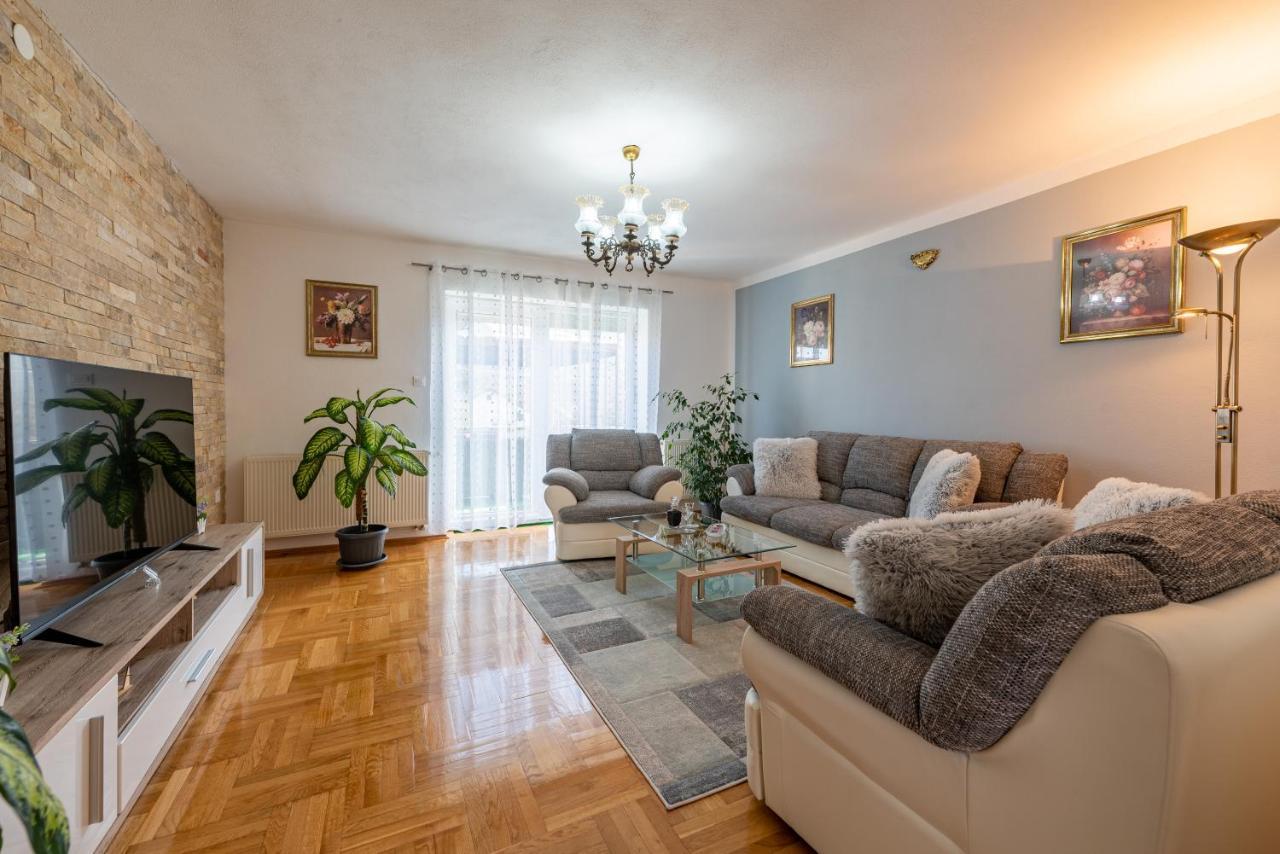 Apartman Toni Gracac  Exterior photo