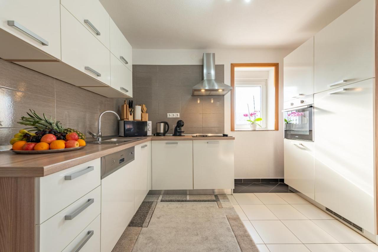Apartman Toni Gracac  Exterior photo