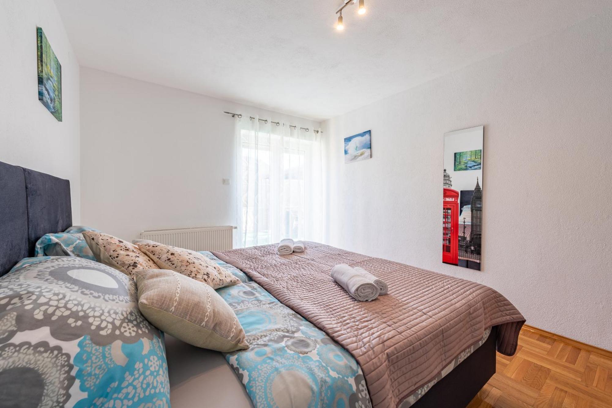 Apartman Toni Gracac  Exterior photo
