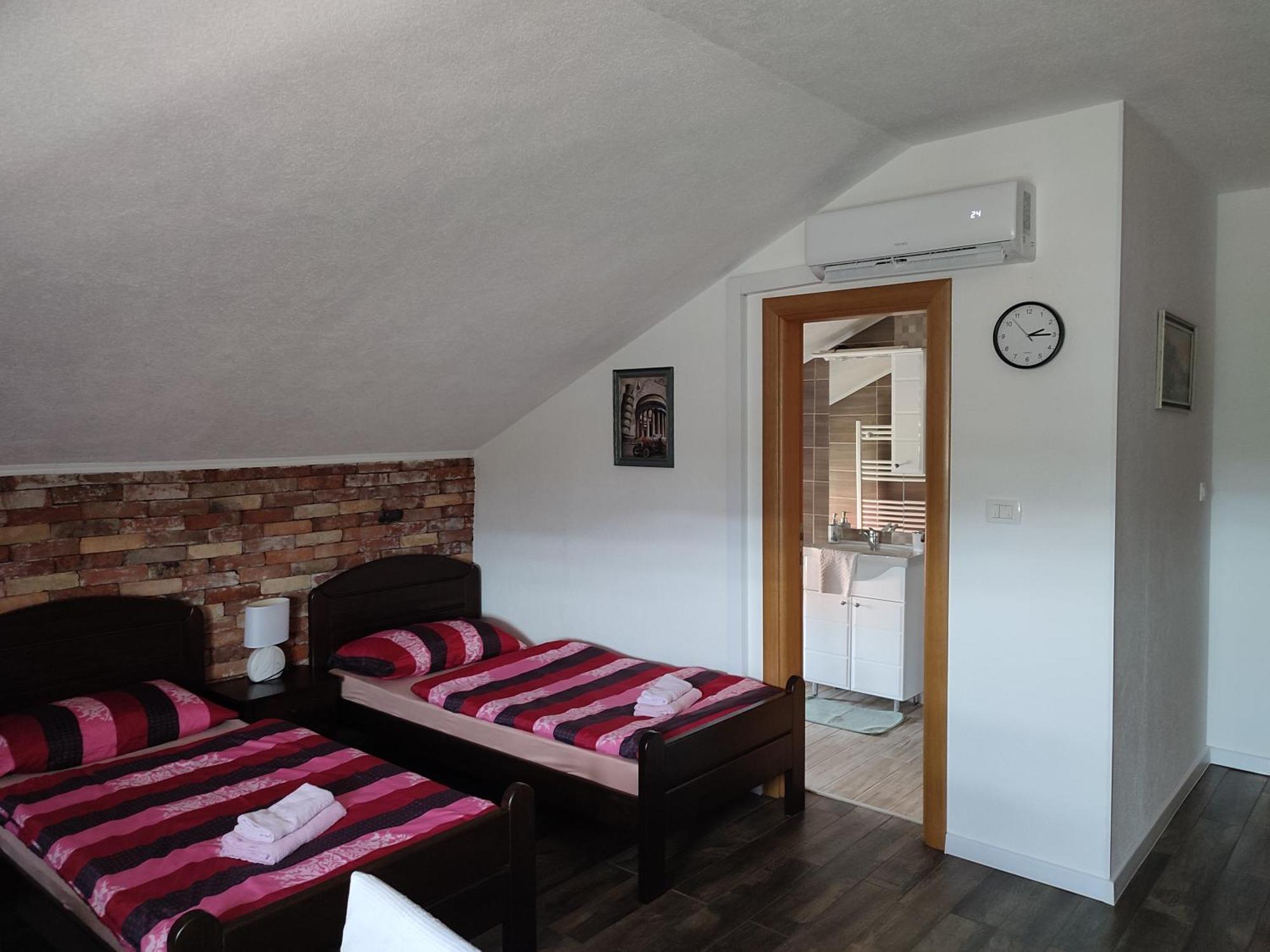 Apartman Toni Gracac  Exterior photo